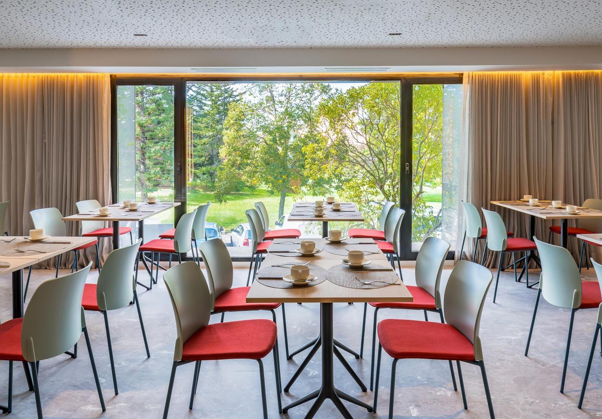 Occidental Pamplona Hotel Bagian luar foto