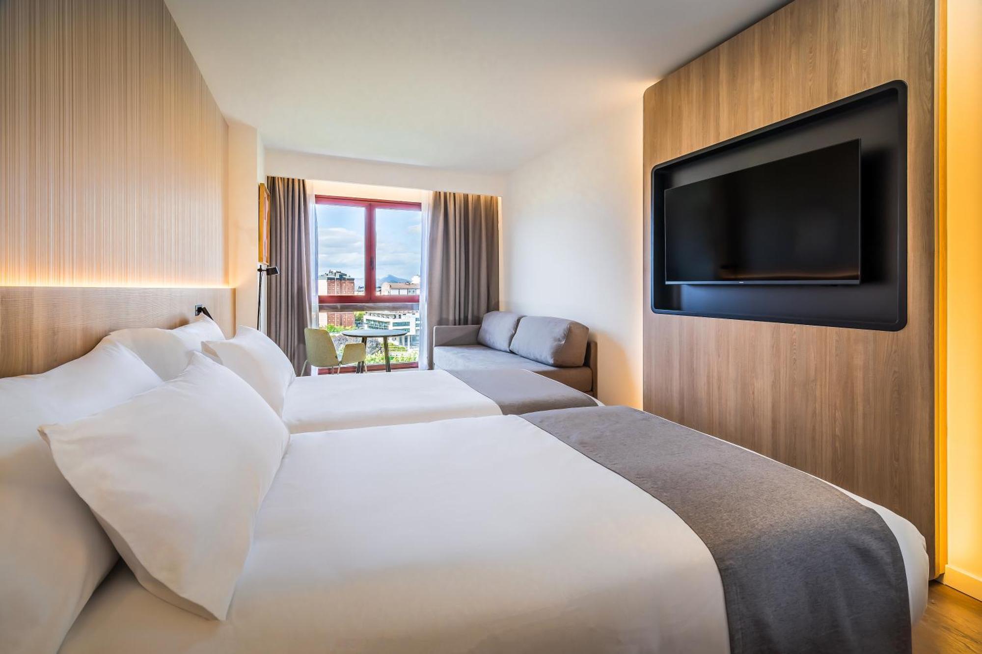 Occidental Pamplona Hotel Bagian luar foto