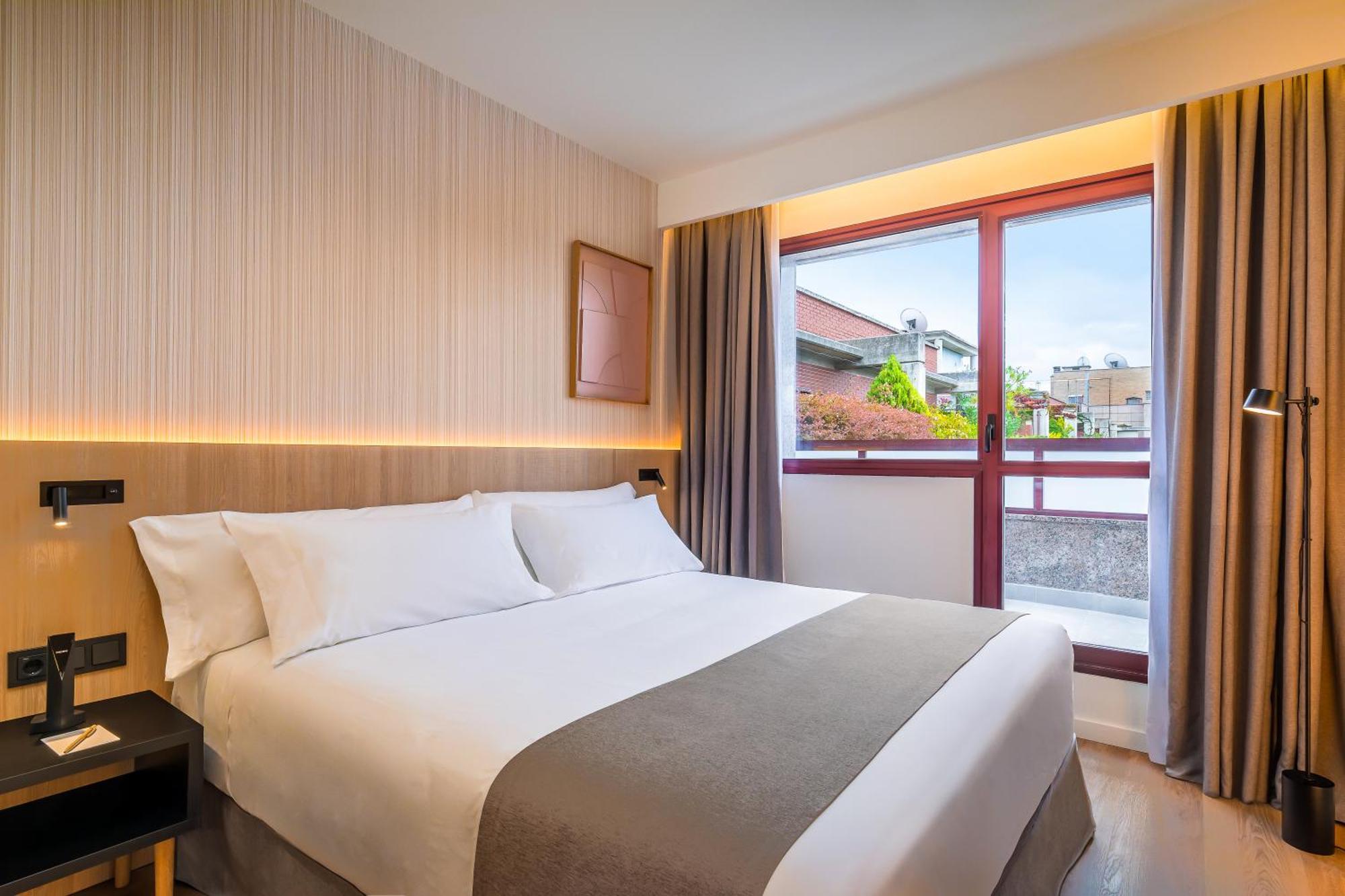 Occidental Pamplona Hotel Bagian luar foto
