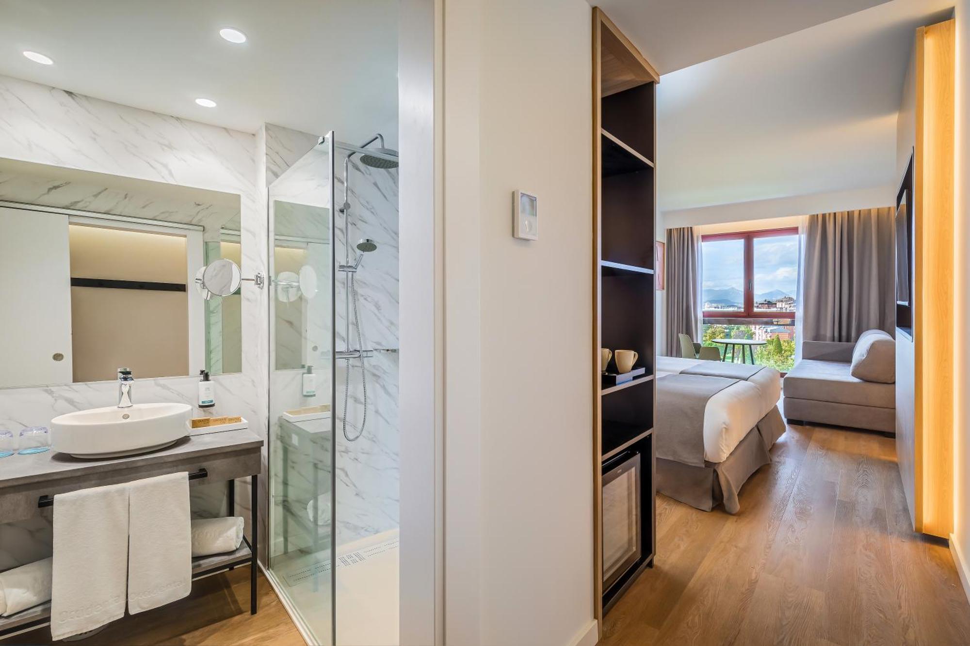 Occidental Pamplona Hotel Bagian luar foto