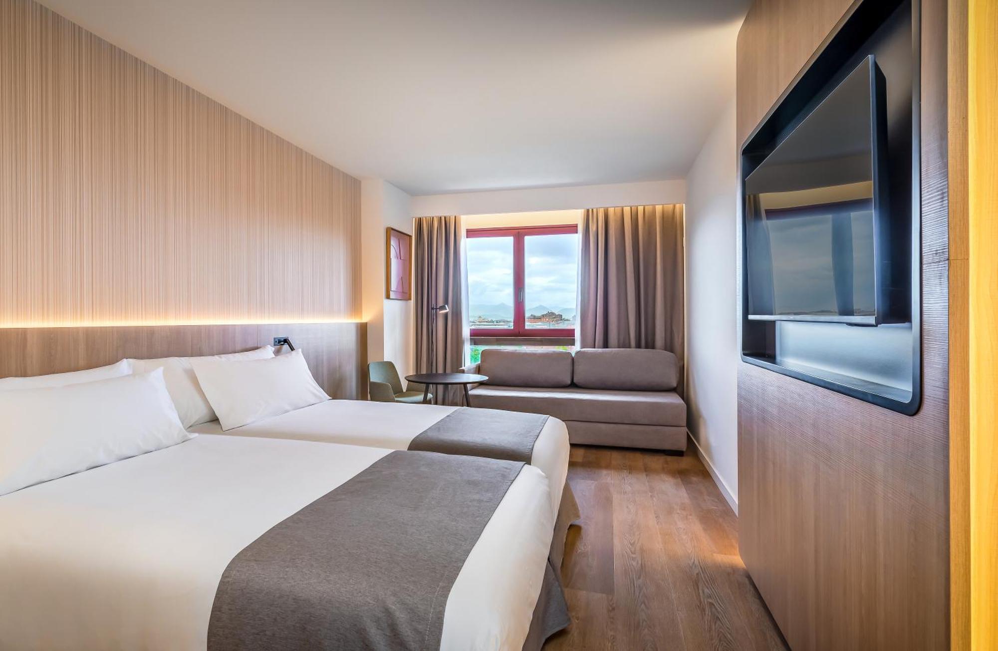 Occidental Pamplona Hotel Bagian luar foto
