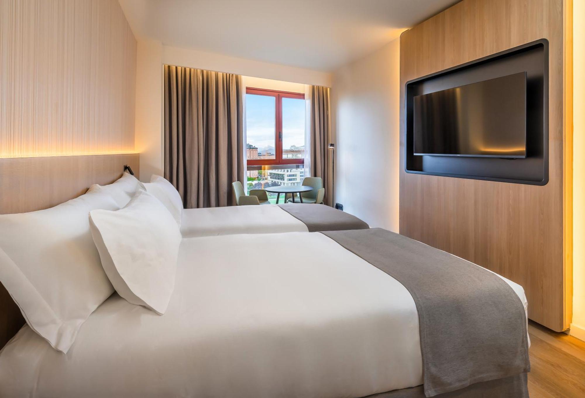 Occidental Pamplona Hotel Bagian luar foto