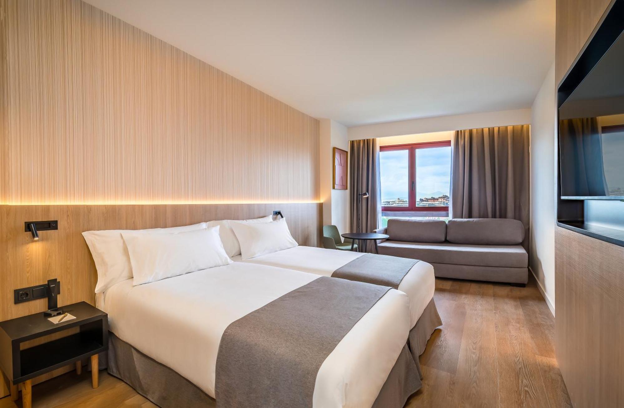 Occidental Pamplona Hotel Bagian luar foto