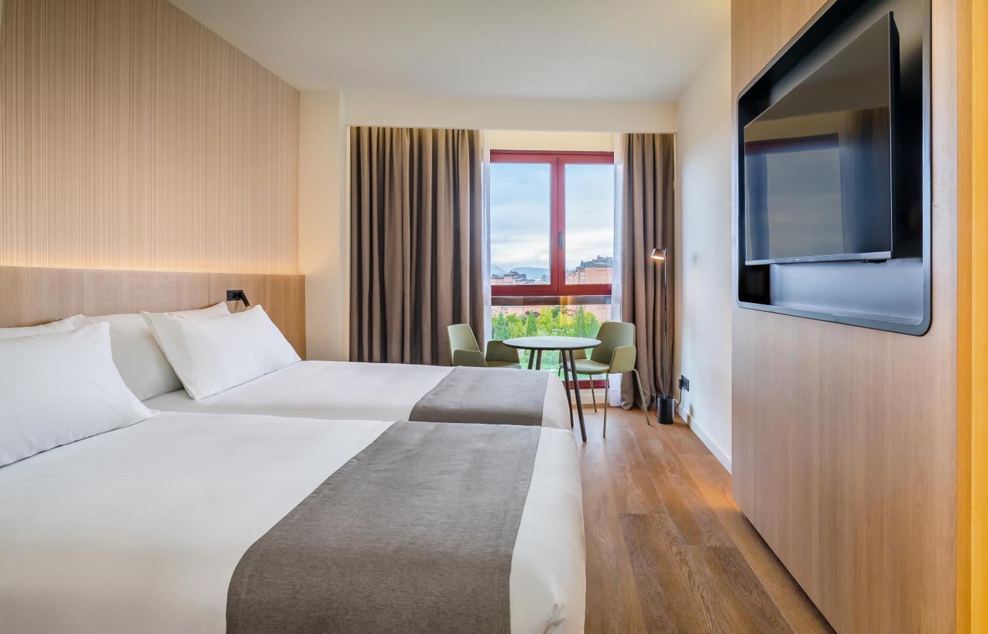 Occidental Pamplona Hotel Bagian luar foto