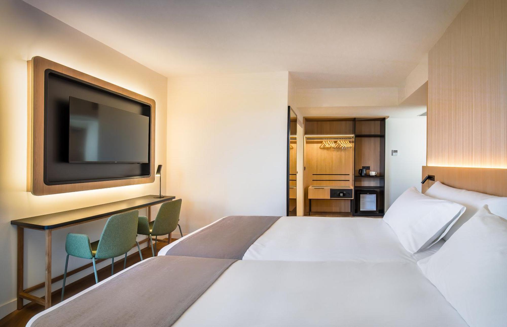 Occidental Pamplona Hotel Bagian luar foto