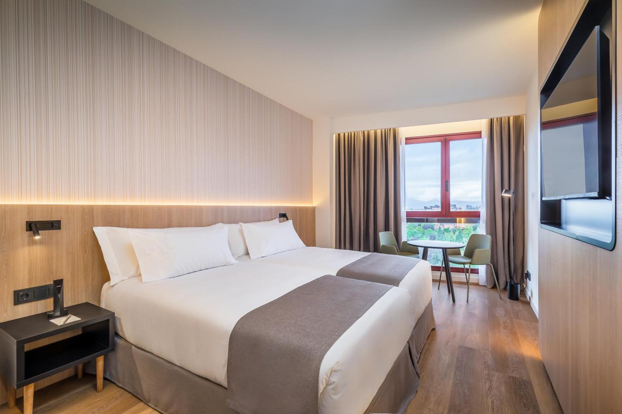 Occidental Pamplona Hotel Bagian luar foto