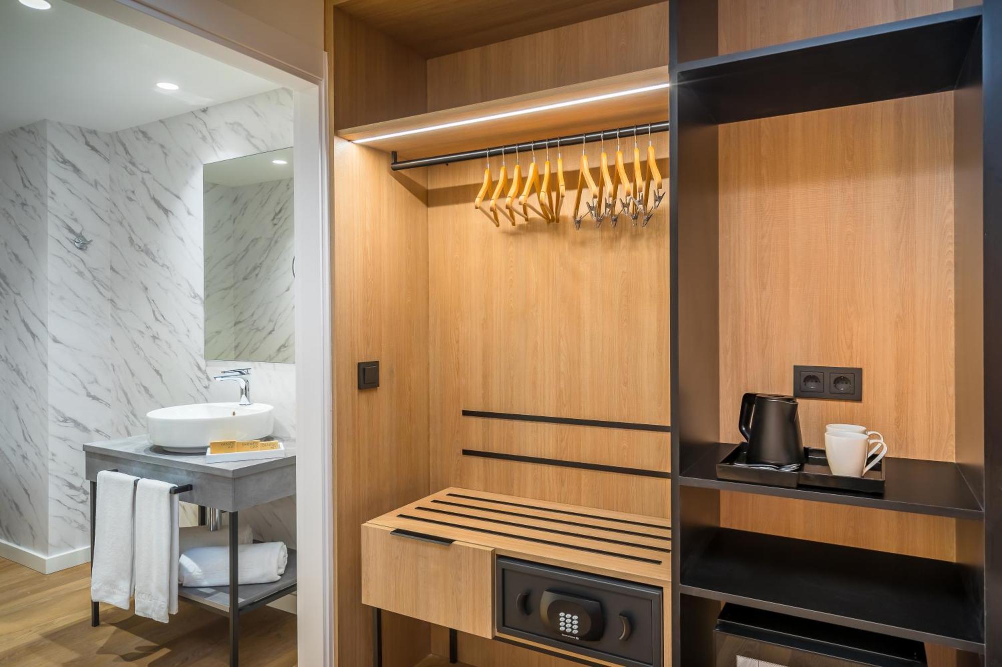 Occidental Pamplona Hotel Bagian luar foto