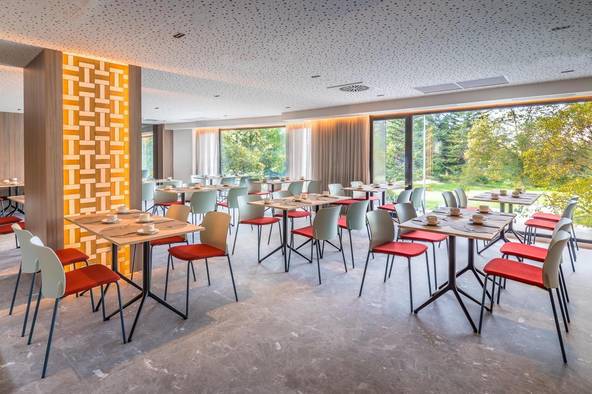 Occidental Pamplona Hotel Bagian luar foto