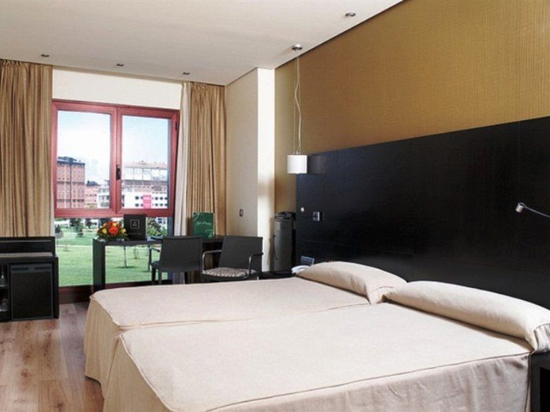 Occidental Pamplona Hotel Bagian luar foto