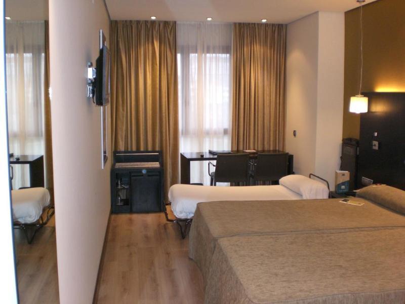 Occidental Pamplona Hotel Bagian luar foto