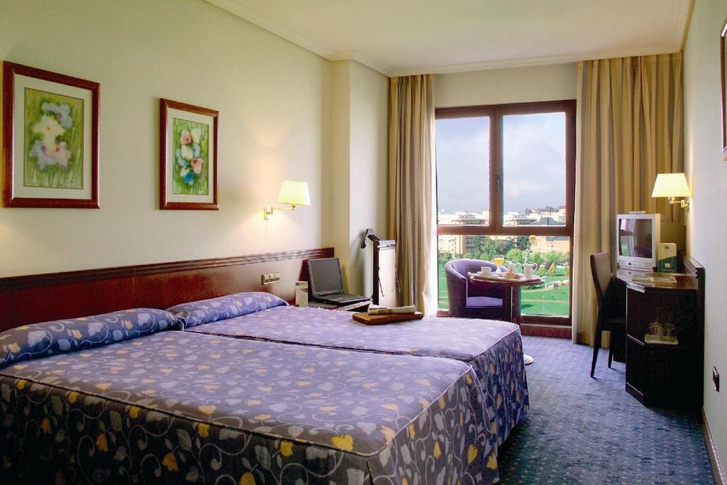 Occidental Pamplona Hotel Bagian luar foto