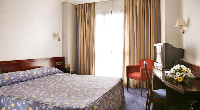 Occidental Pamplona Hotel Bagian luar foto