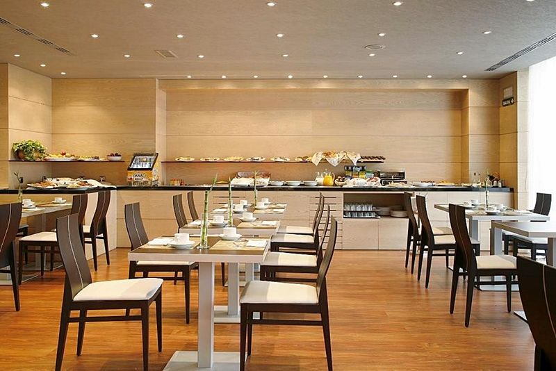 Occidental Pamplona Hotel Bagian luar foto