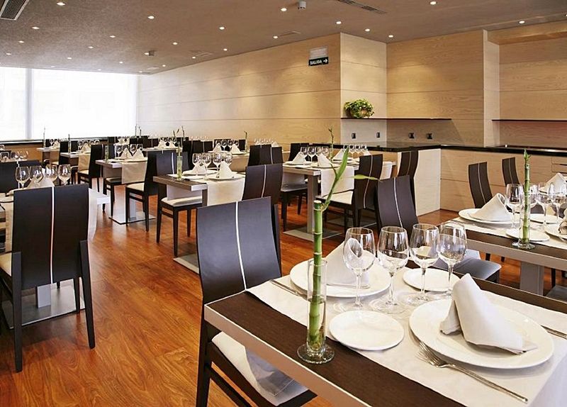 Occidental Pamplona Hotel Bagian luar foto